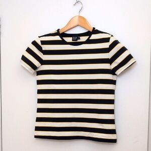 GAP BLUE AND YELLOW T SHIRT SIZE SMALL